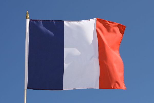 Fransa'da anne babaların çocuklarına vurması yasaklandı