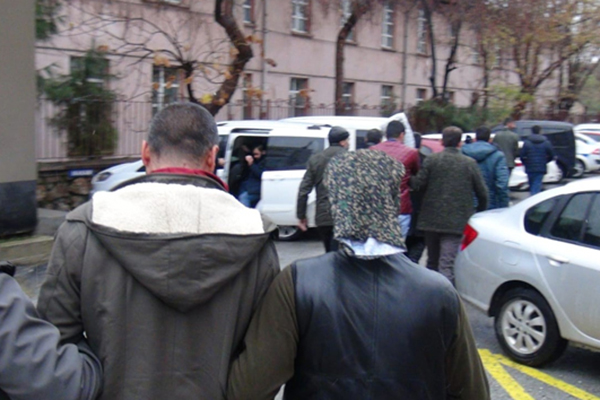 Çanakkale’de esnafa dadanan çete operasyonla çökertildi