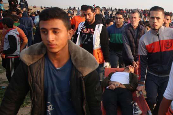 İsrail askerleri Gazze sınırında 28 Filistinliyi yaraladı