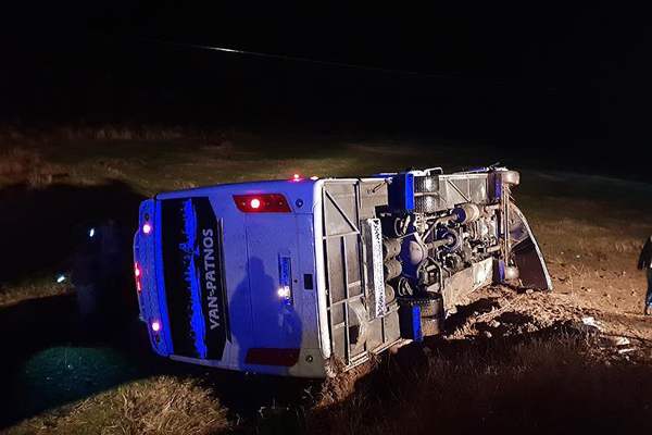 Ağrı'da otobüs şarampole devrildi: 16 yaralı