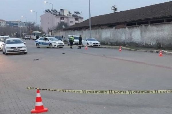 Manisa'da hastane bahçesinde silahlı kavga