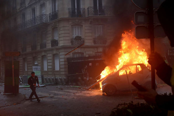 Fransa diken üstünde OHAL ilan edilebilir