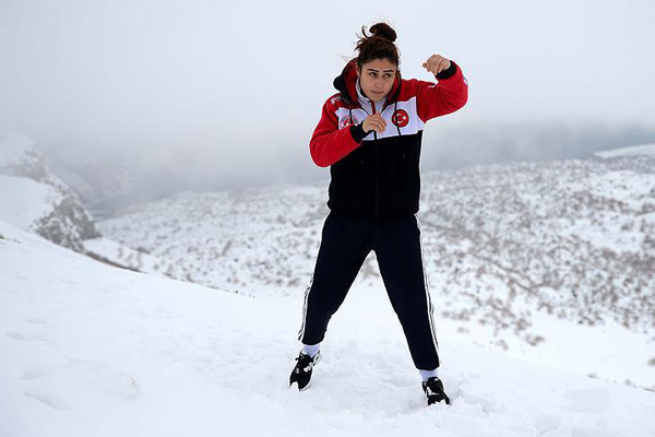 Avrupa şampiyonu kick boksçu Nemrut Dağı'nda çalışıyor