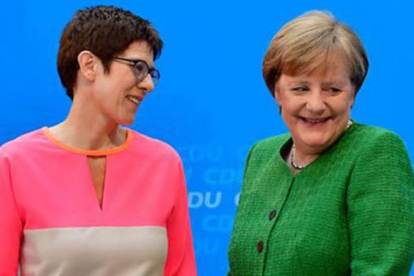 “Merkel’in başbakanlığındaki hükümeti destekleyeceğiz.”
