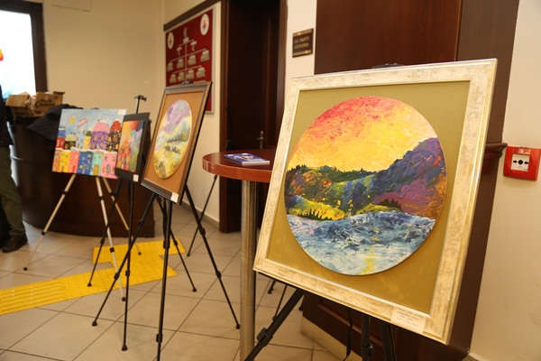 Engelli çocuklardan göz dolduran performans