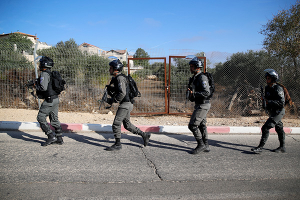 İşgalci İsrail 21 Filistinliyi gözaltına aldı