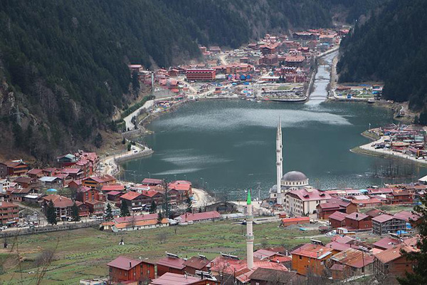 Uzungöl zengin kaynak sularıyla da dikkati çekiyor