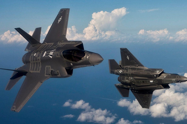 ABD uçakları Japonya açıklarında çarpıştı