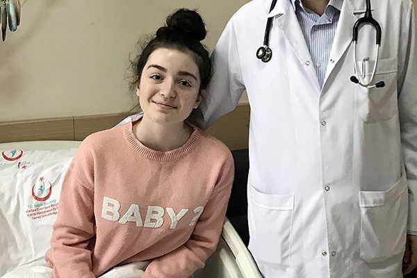 15 yaşındaki İrem bitmeyen uykusundan uyanmak istiyor