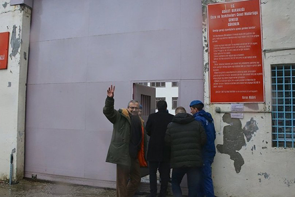 Hapis cezası onanan Sırrı Süreyya Önder cezaevinde