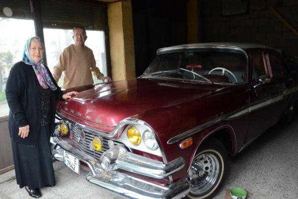 Kocasının yadigarına gözü gibi bakıyor