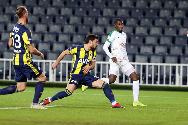 Fenerbahçe Giresunspor'u tek golle geçti