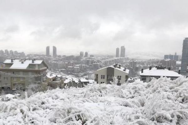 Yılın ilk karı Ankara'ya yağdı