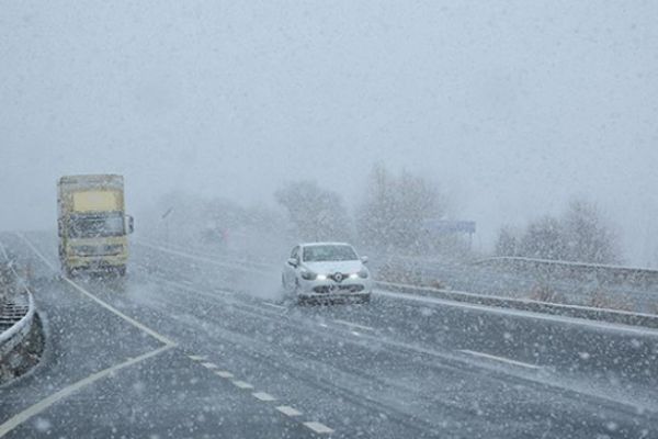 Kar yağışı Bolu Dağında ulaşımı etkiledi