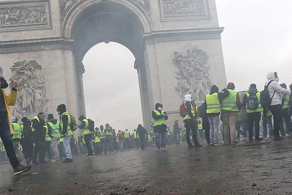 Fransa Başbakanı Philippe sarı yeleklilerle görüştü