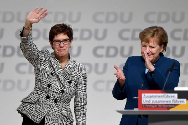 Angela Merkel'in yerine partinin başına Annegret Kramp-Karrenbauer geçti
