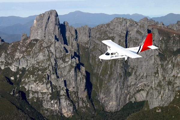 Avustralya’da çift motorlu uçak düştü