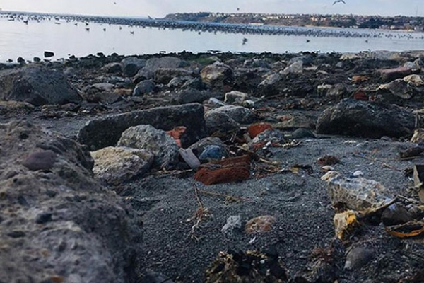 Silivri'de deniz suyu 25 metre çekildi