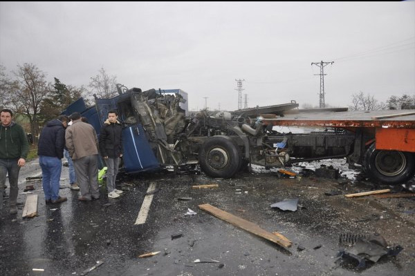 Tekirdağ'da tırlar çarpıştı