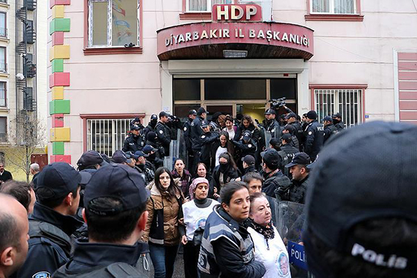 Diyarbakır'da terör operasyonu: 25 gözaltı
