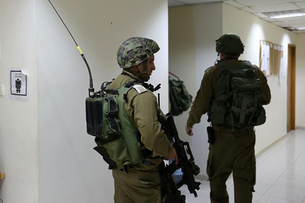 Siyonist askerlerden Filistin resmi haber ajansı WAFA'ya baskın