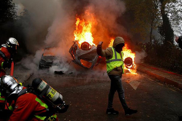 Moskova, sarı yelekliler hareketinde rol oynadığını reddediyor