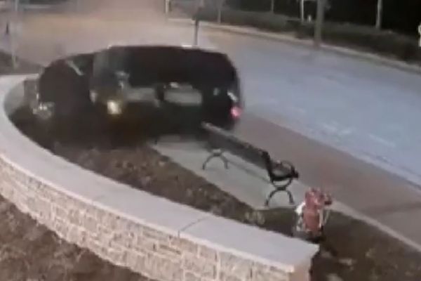 170 km hızla polis karakoluna girdi