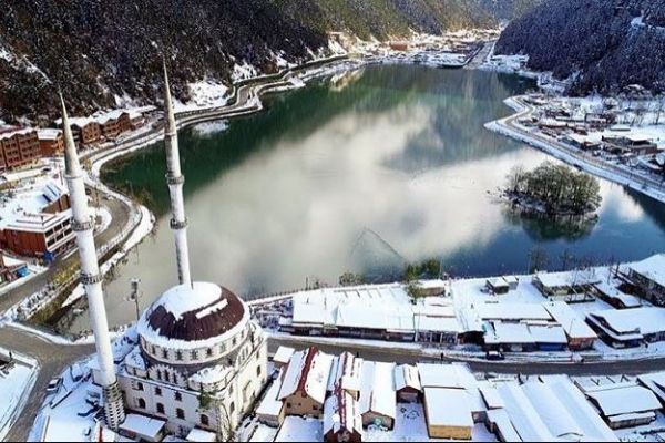 Uzungöl'ün kış güzelliği