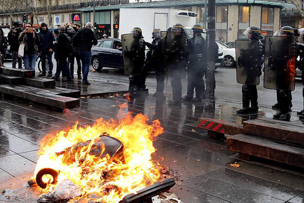 Fransa'da öğrenciden polis hakkında suç duyurusu