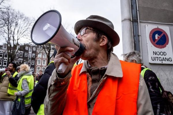 Hollanda'da 'kırmızı yelekliler' eylem yapacak