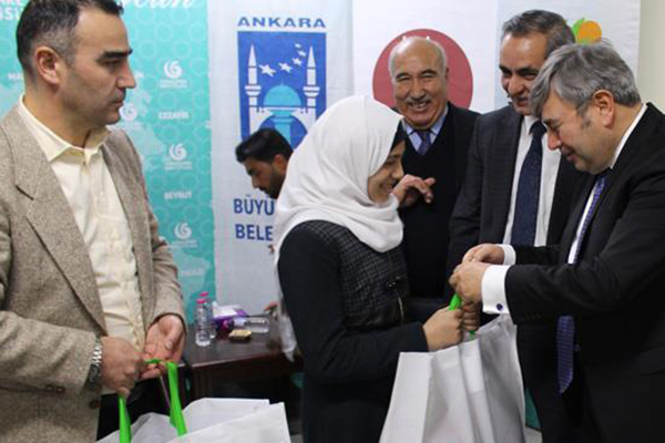 Türkiye'den 400 Ürdünlü öğrenciye yardım