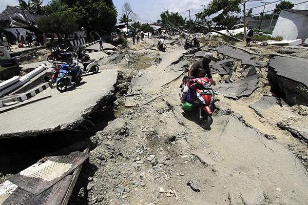 Endonezya'da doğal afetler 4 bin 211 can aldı