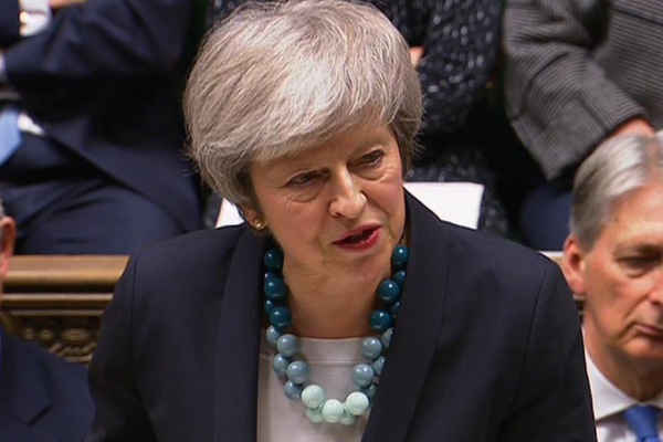 Theresa May'e güven oylaması