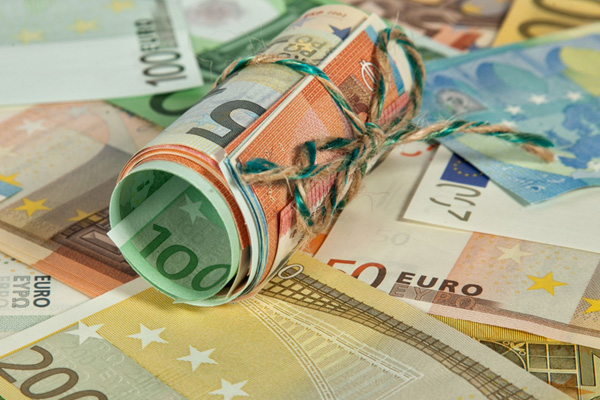 İspanya'da asgari ücret yüzde 22 zamla 900 Euro’ya çıkarıldı