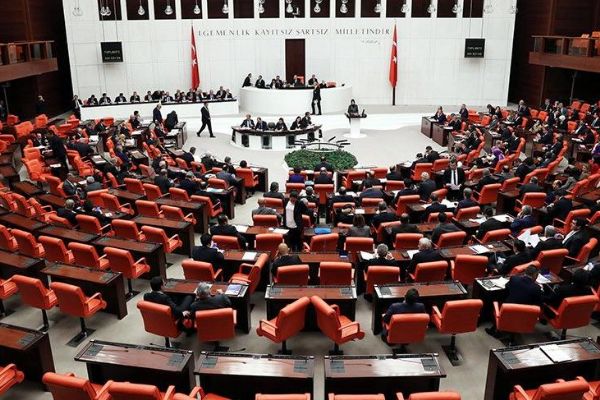 Meclis'te CHP ve Ak Parti arasındaki gerginlik devam ediyor