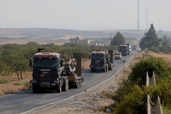 TSK, Suriye sınırına askeri sevkiyat yaptı