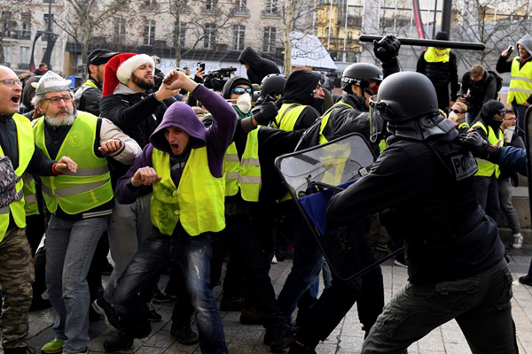 Sarı Yelekler: Saldırıyı Fransa yönetimi organize etti
