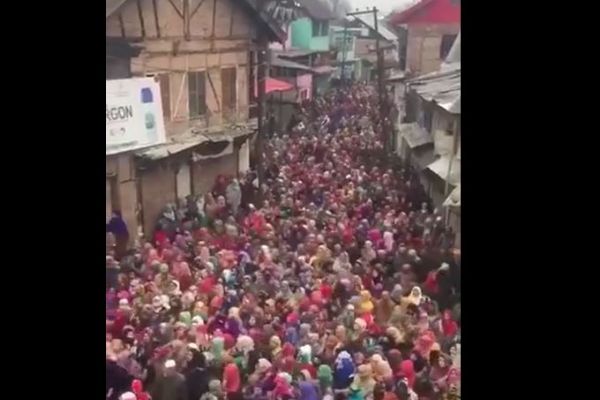 Keşmir'in Müslüman kadınları özgürlük istiyor