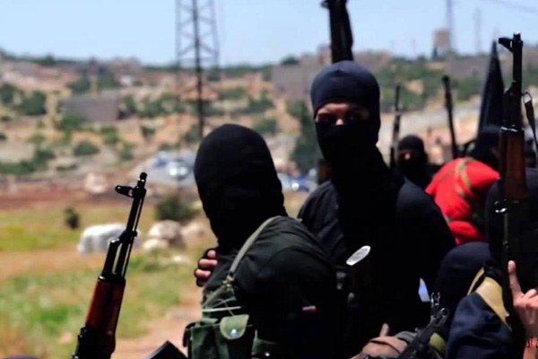 Suriye IŞİD'in eski kalesi Boukamal'da yedi toplu mezar bulundu