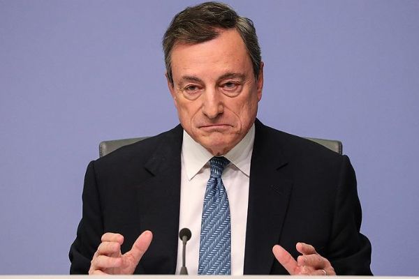 Draghi: Risk dengesi aşağı yönlü hareket ediyor