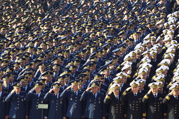 TSK'da FETÖ operasyonu 4'ü albay 219 askere gözaltı