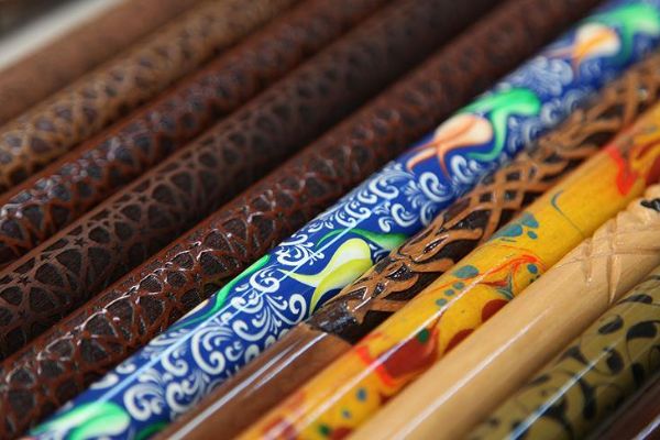 Selçuklu motifleri işledikleri bastonlar göz kamaştırıyor