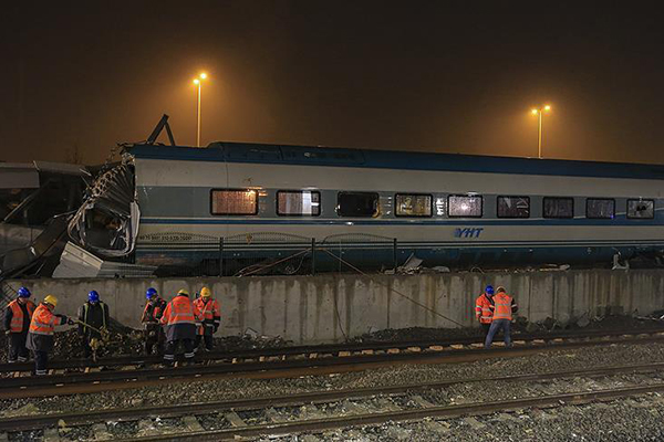 YHT kazasında enkaz kaldırma çalışmaları tamamlandı