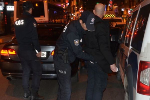 İstanbul'daki 'Kurt Kapanı' denetlemesiyle şüpheli araç ve mekanlar arandı