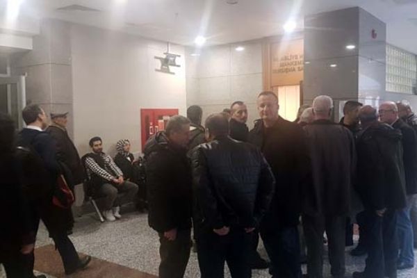 Eski Türkiye güzeli milyonluk mirasını, Fatih itfaiyesine bağışladı