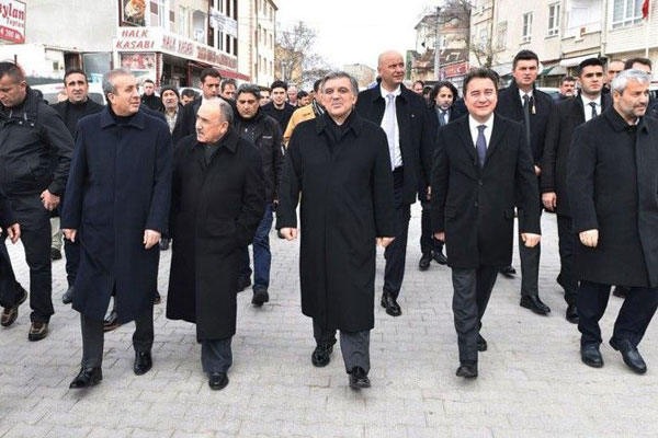 Abdullah Gül cenaze sonrası hangi isimlerle bir araya geldi?