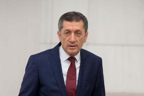 Ziya Selçuk: Eğitim büyük bir sorun değil, büyük bir çözümdür