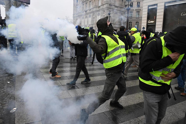 Fransa'daki gösterilere 33 bin 500 kişi katıldı