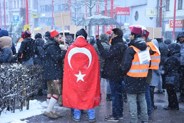 Avusturya’da 50 bin kişi hükümeti protesto etti