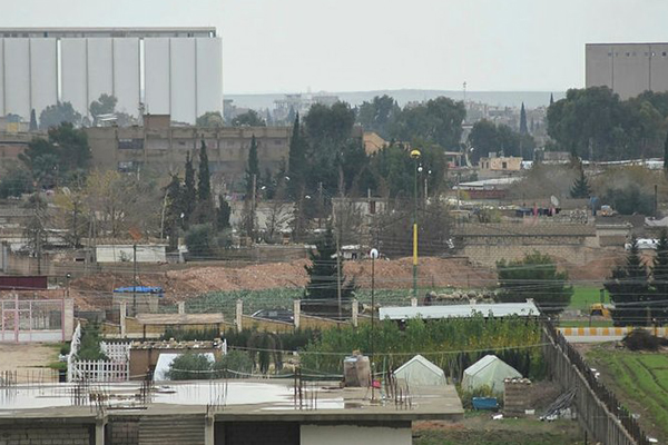 PYD Kamışlı'da hendek kazıyor